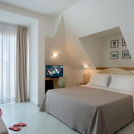 Hotel Romagna Каттолика Экстерьер фото
