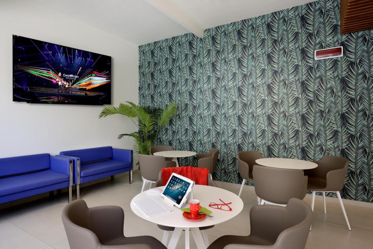 Hotel Romagna Каттолика Экстерьер фото