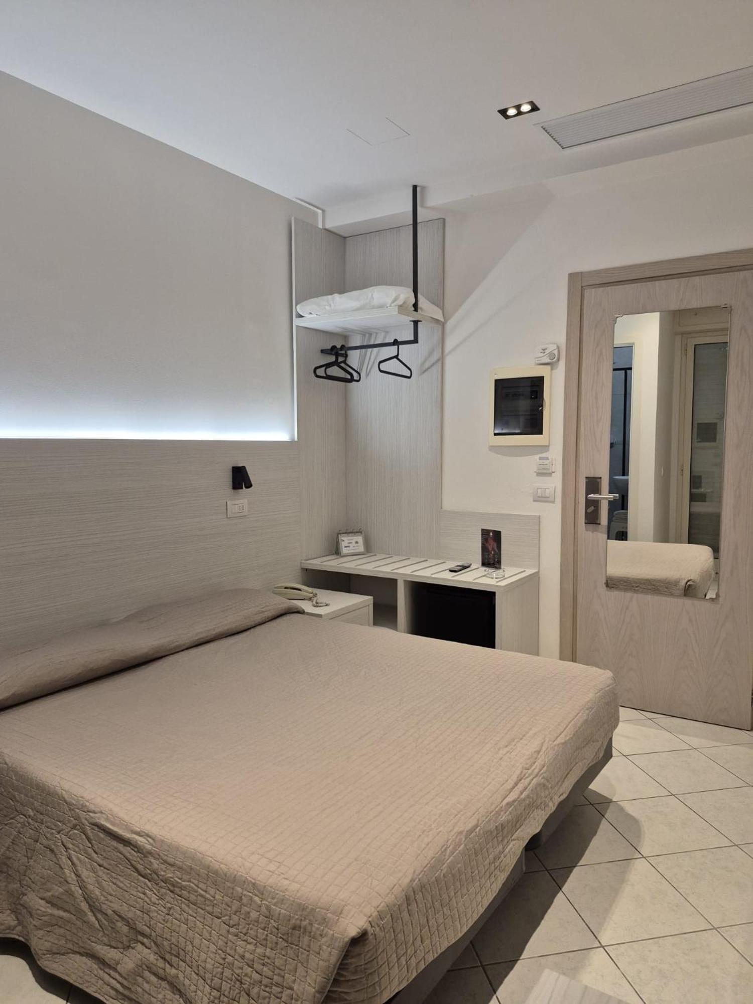 Hotel Romagna Каттолика Экстерьер фото