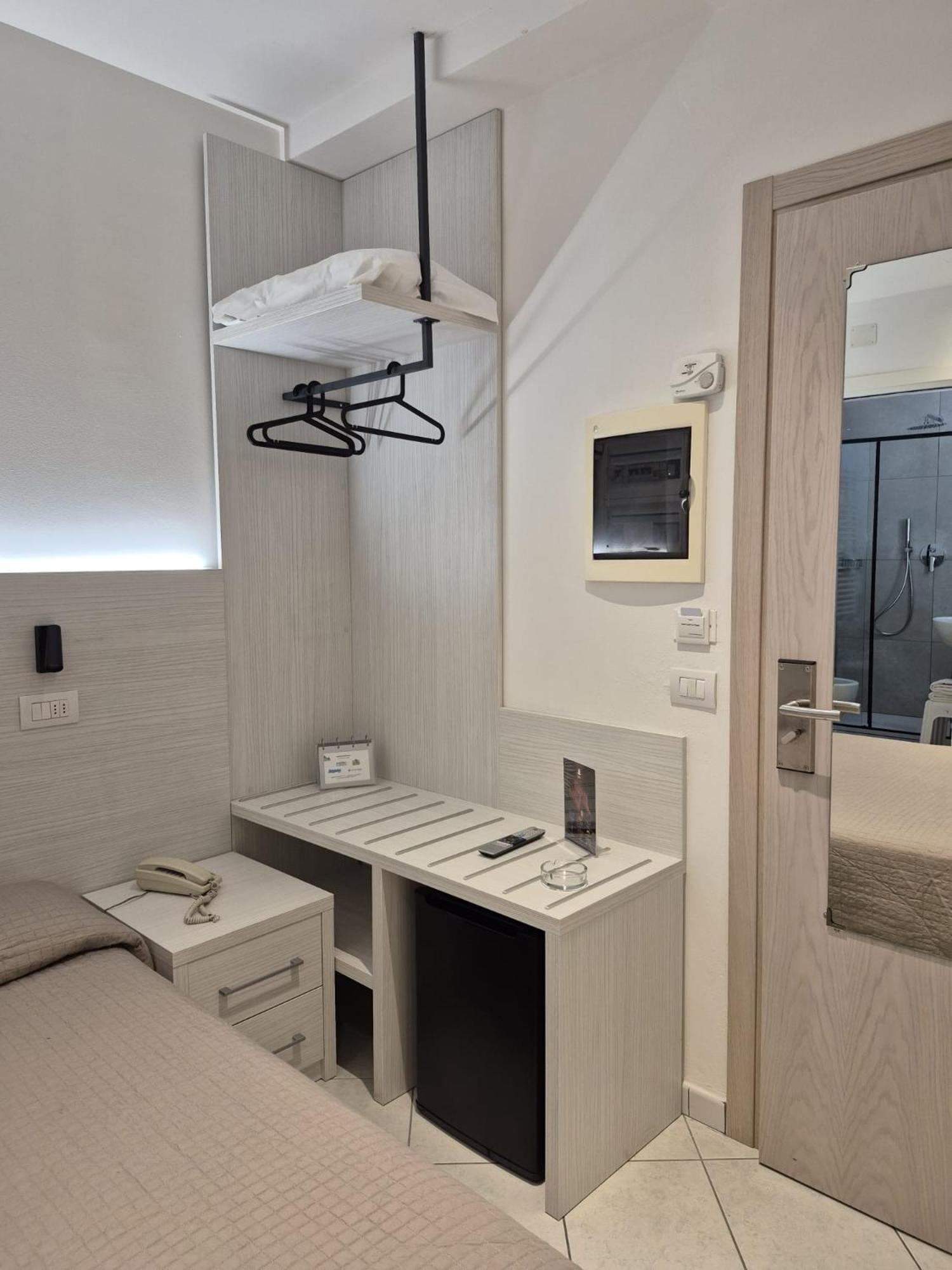 Hotel Romagna Каттолика Экстерьер фото