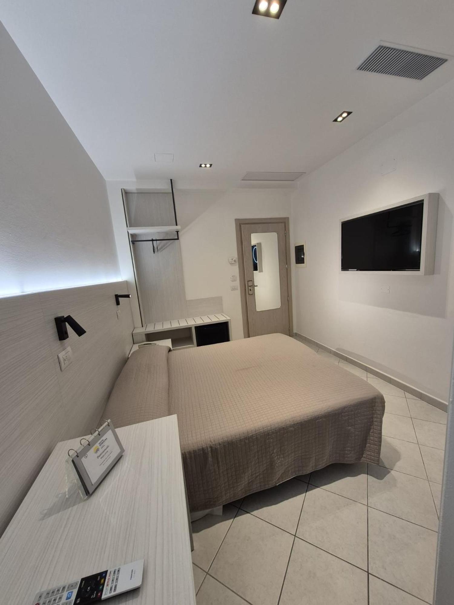 Hotel Romagna Каттолика Экстерьер фото