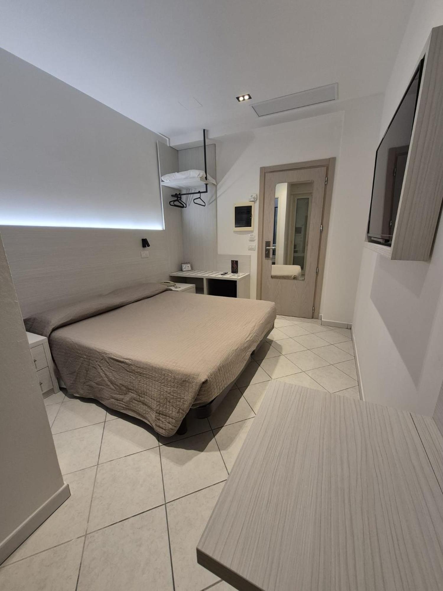 Hotel Romagna Каттолика Экстерьер фото