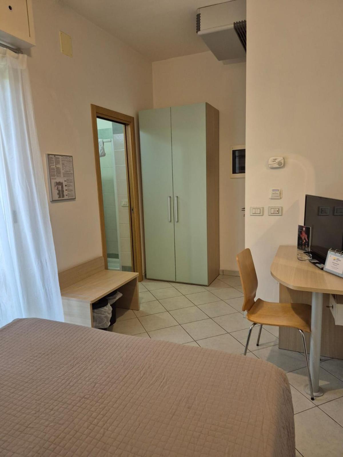 Hotel Romagna Каттолика Экстерьер фото