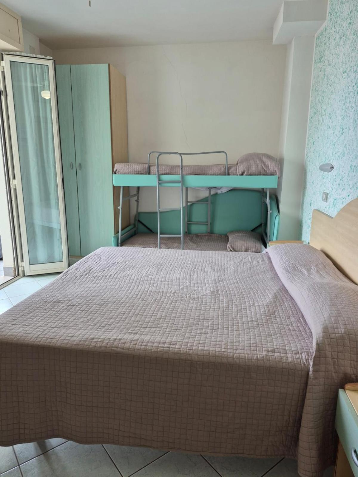 Hotel Romagna Каттолика Экстерьер фото