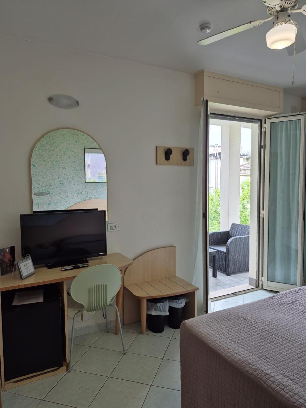 Hotel Romagna Каттолика Экстерьер фото